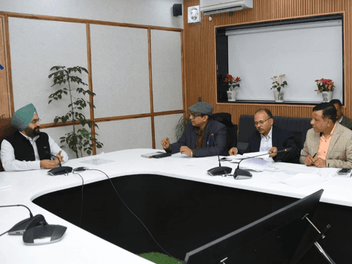 CS Dr. S.S. Sandhu held a meeting with the officials of the education department