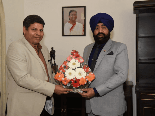 Senior Regional Director of IGNOU met Governor Gurmeet Singh