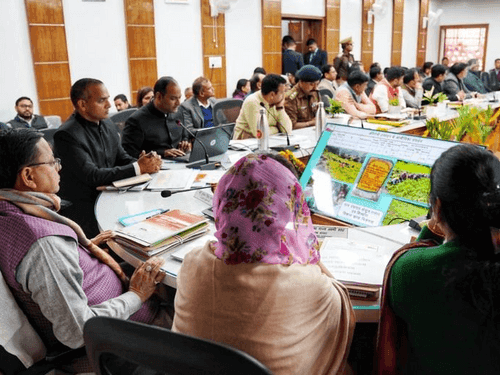 CM Dhami listened to PM Modi's 'Mann Ki Baat' program with public representatives