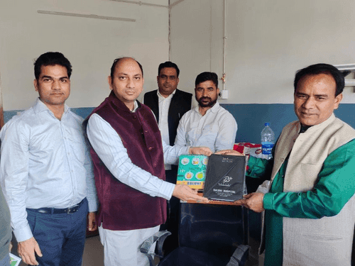 Health Minister Dr. Dhan Singh Rawat inquired about the well being of senior journalist