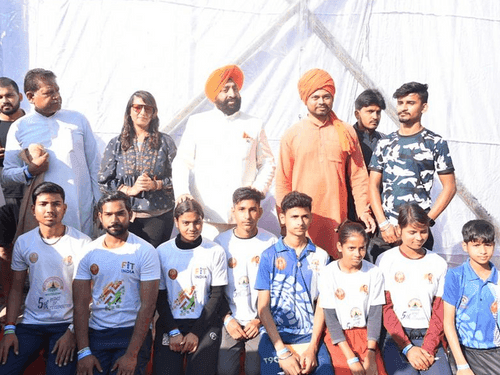 Governor Gurmeet Singh participated in the 'International Yoga Festival'