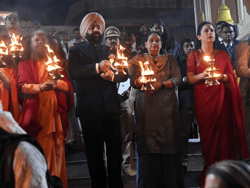 Governor Gurmit Singh participated in Ganga Aarti in Rishikesh