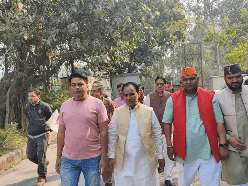 Minister Dr. Dhan Singh Rawat met the people in Srinagar