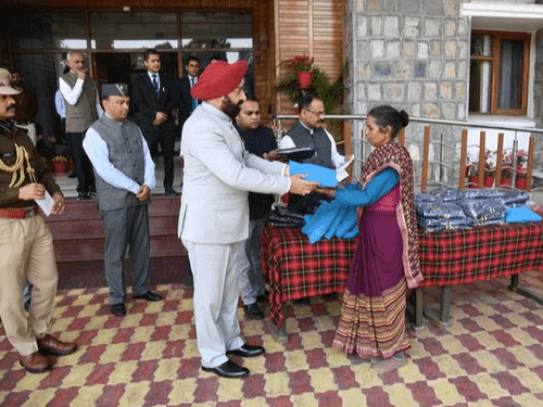 Governor Gurmit Singh rewarded those who did commendable work