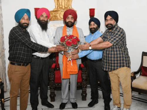 Delegation of Sikh community met Governor Gurmit Singh