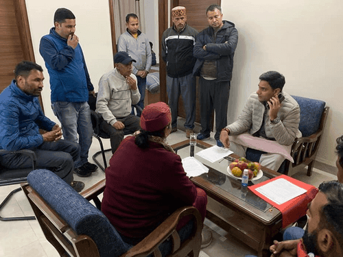 Cabinet Minister Saurabh Bahuguna met the employees and labor union