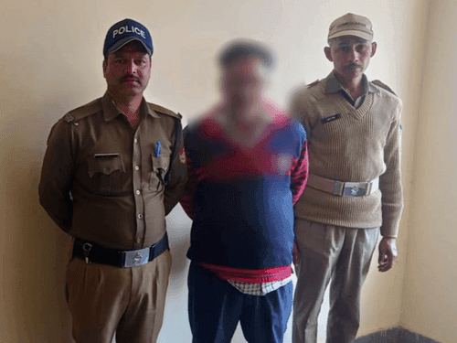 01 person arrested for serving and selling liquor in restaurant