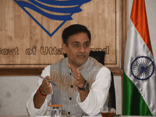Cabinet Minister Saurabh Bahuguna took the meeting of Sugarcane Development Department