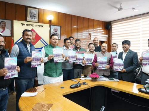 CM Dhami released the souvenir 'Prayas' of Badminton Club