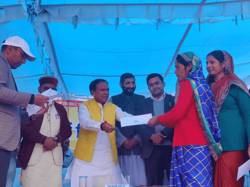 Minister Dr. Dhan Singh Rawat participated in public service program