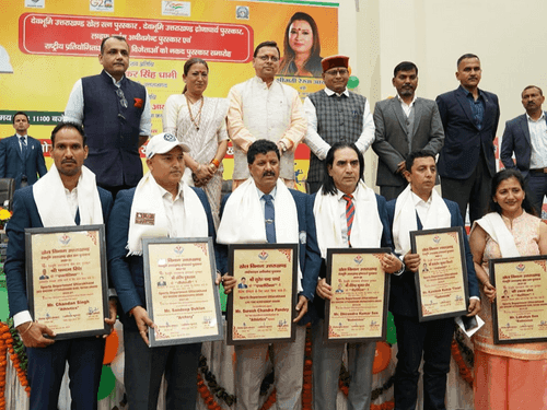 CM Dhami honored the players with 'Devbhoomi Uttarakhand Khel Ratna Award'
