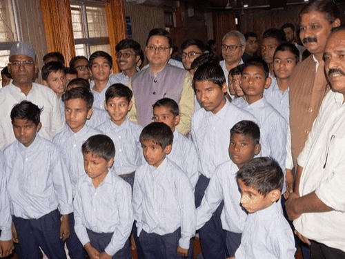 CM Dhami met the children in the school for differently abled children