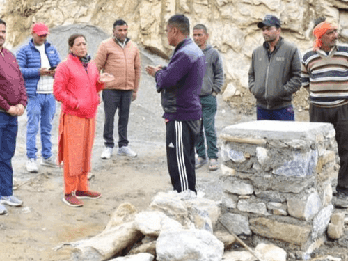 Cabinet Minister Rekha Arya inspected the bridge under construction in Basauli