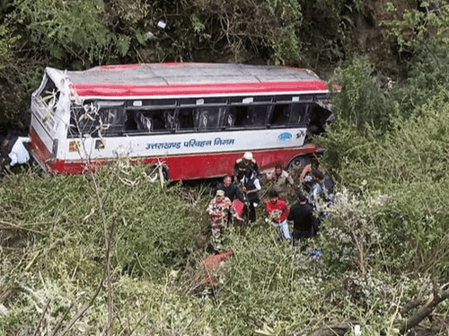 Uncontrolled bus fell into ditch on Mussoorie Dehradun main road