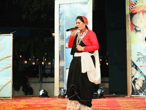 People dance a lot on the songs of Hema Negi Karasi