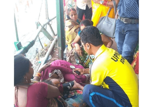 First aid given by the SDRF team when the health of the girl child deteriorated