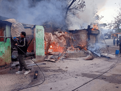 The fire unit got control over the fire in the shops of Nandprayag market