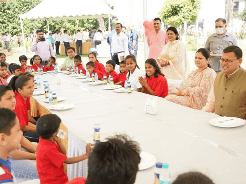 Children of Shishu Sadan Kedarpuram met CM Dhami
