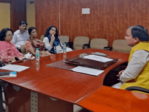 Minister Dr. Dhan Singh Rawat took a review meeting of the Health Department
