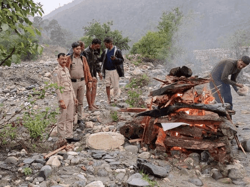 Police performed the humanity by cremating an economically weak pilgrim