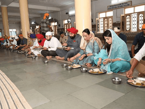 Governor Gurmit Singh paid obeisance at the Gurdwara at Paonta Sahib