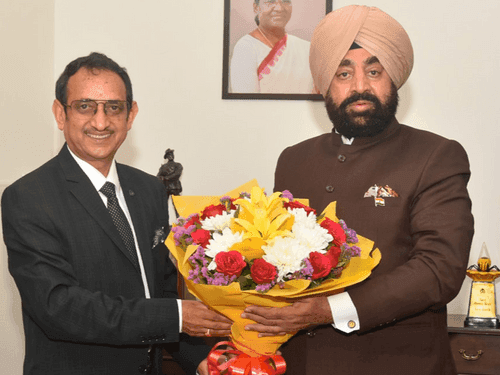 Vice Chancellor of Sridev Suman University met Governor Gurmit Singh