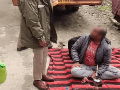 Uttarakhand Police took action against the person smoking hookah in Dham