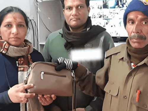 Devotee expresses gratitude to jawan for getting back her lost purse in Shri Badrinath