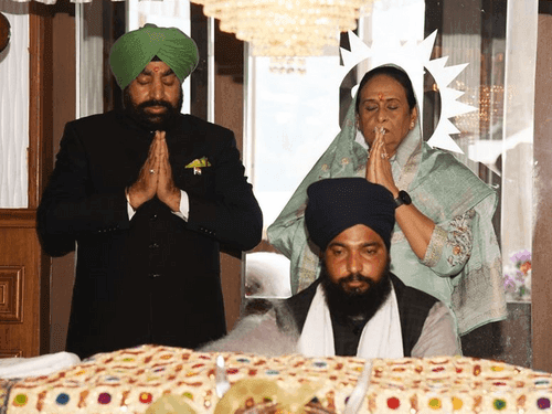 Governor Gurmit Singh paid obeisance at Gurdwara in Nainital