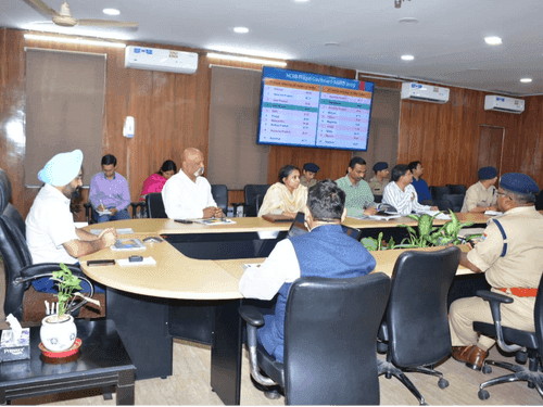 Chief Secretary gave instructions to the officers in the secretariat