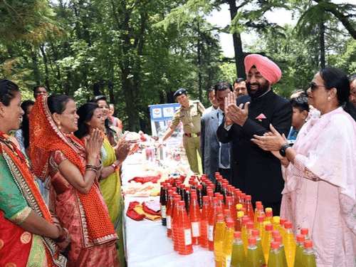 Governor Gurmit Singh visited the exhibition of products made by women of self-help groups