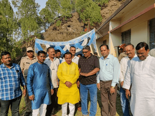 Cabinet Minister Dr. Dhan Singh Rawat laid the foundation stone for construction of interlocking tiles