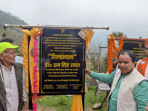Cabinet Minister Dr. Dhan Singh Rawat laid the foundation stone of Asphalt work on Kanyur-Rauli-Kuneth Motorway