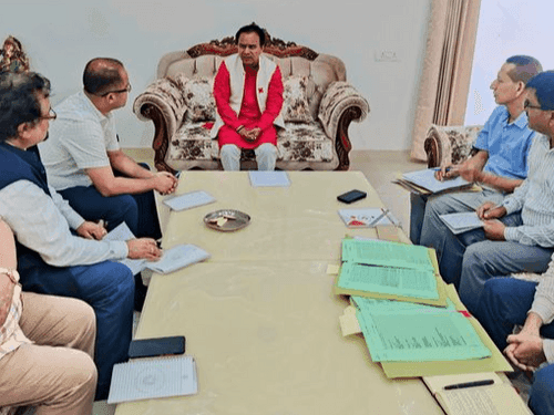 Minister Dr. Dhan Singh Rawat took a review meeting of the Higher Education Department