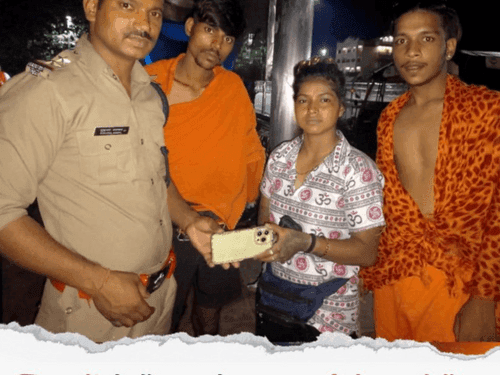 Haridwar Police handed over the lost phone to its owner
